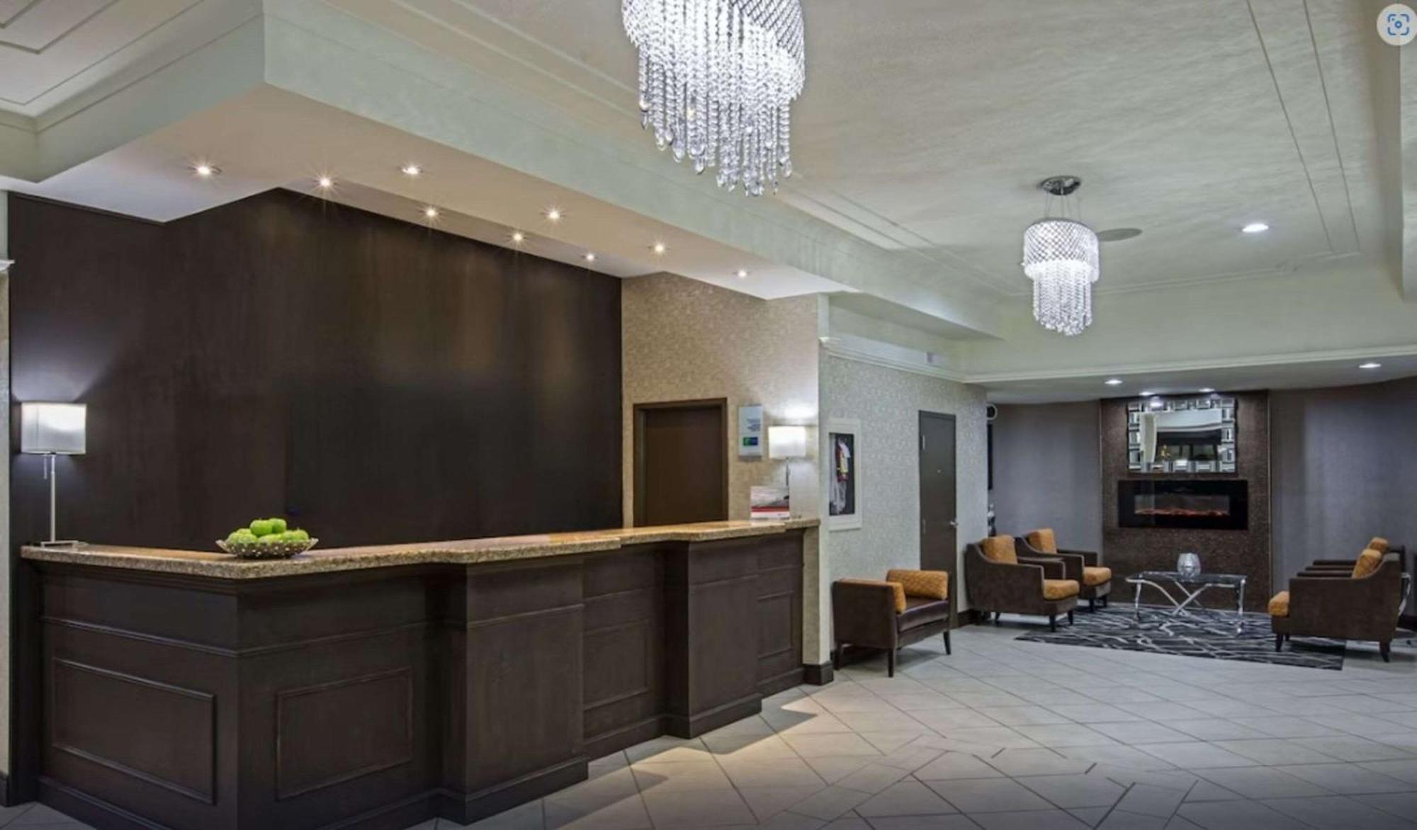 Quality Inn & Suites Regina Downtown Экстерьер фото