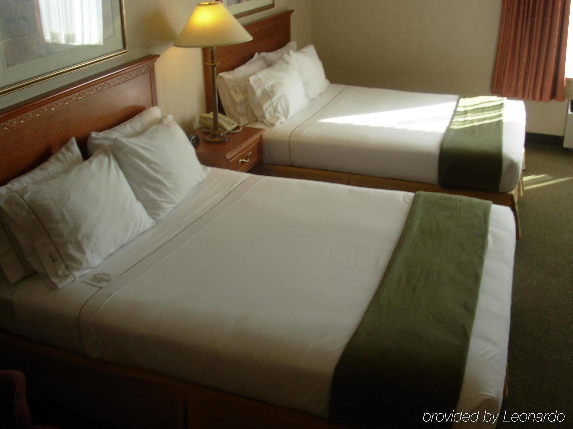 Quality Inn & Suites Regina Downtown Экстерьер фото