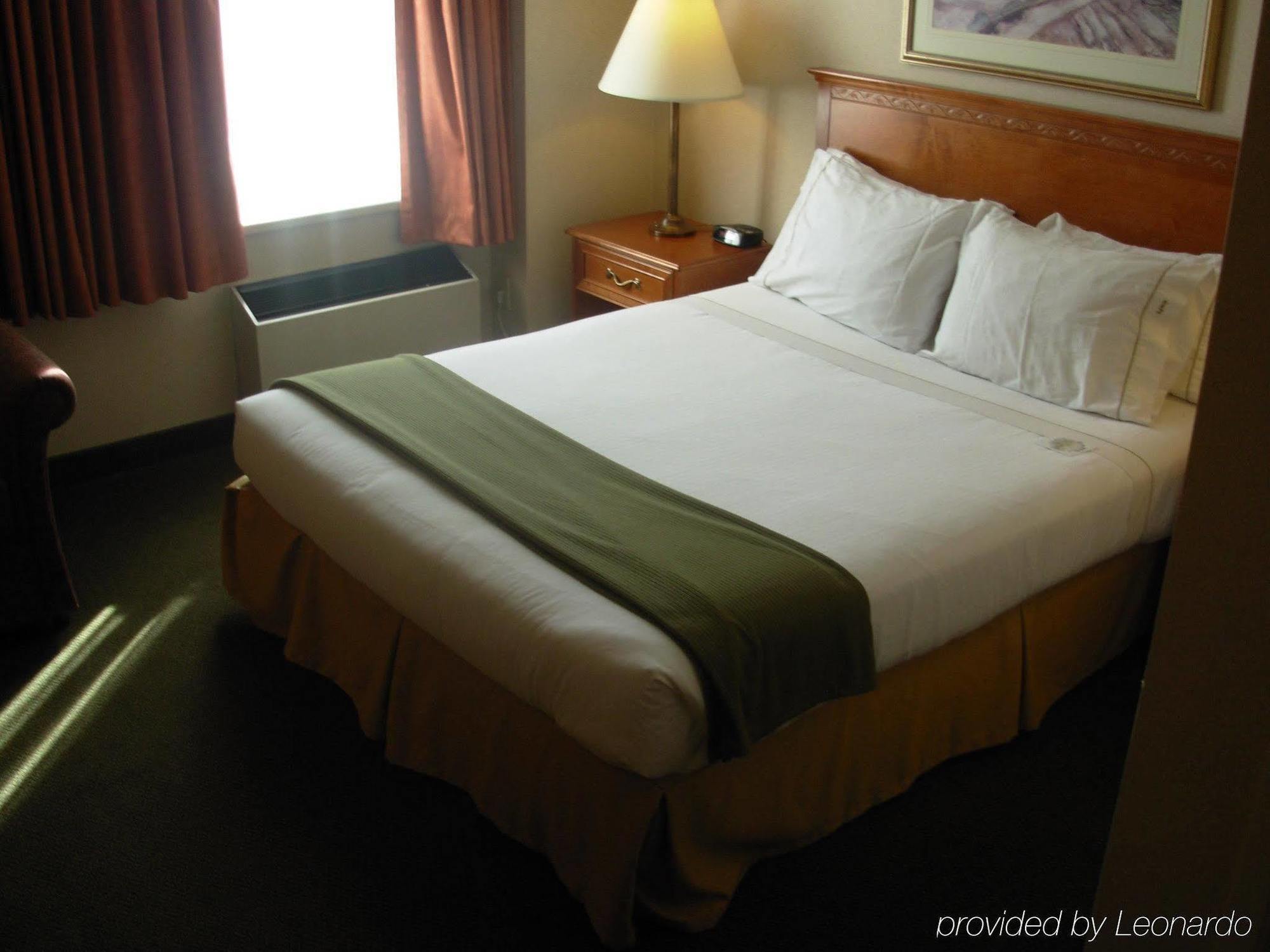Quality Inn & Suites Regina Downtown Экстерьер фото