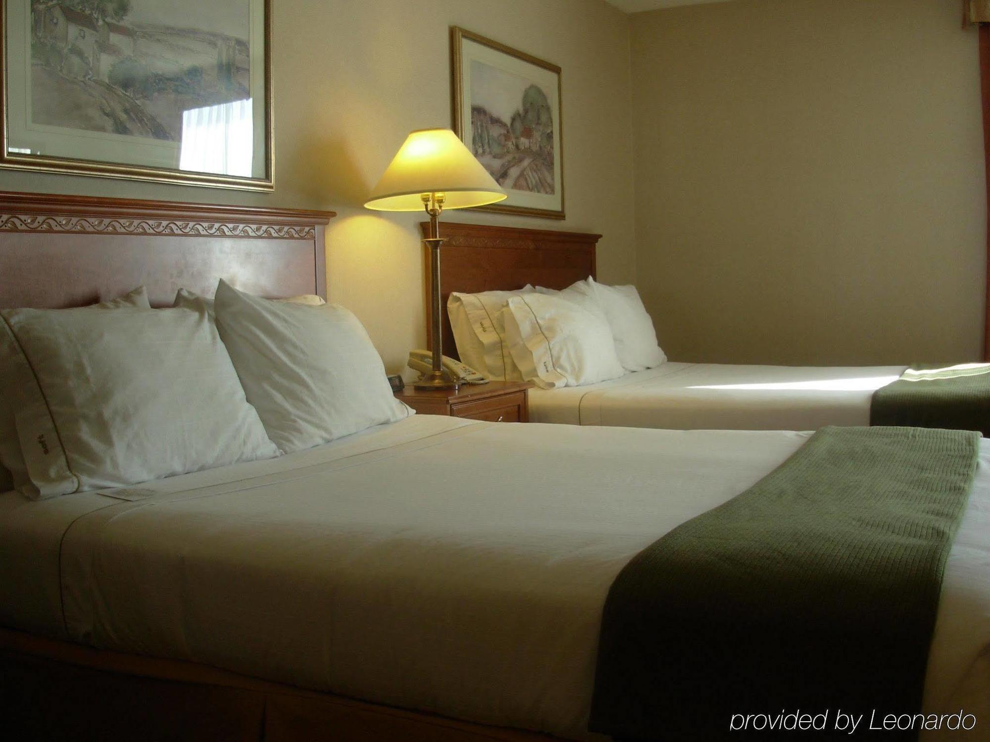 Quality Inn & Suites Regina Downtown Экстерьер фото