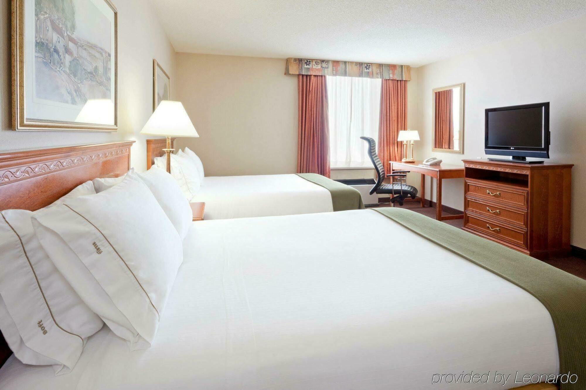 Quality Inn & Suites Regina Downtown Экстерьер фото
