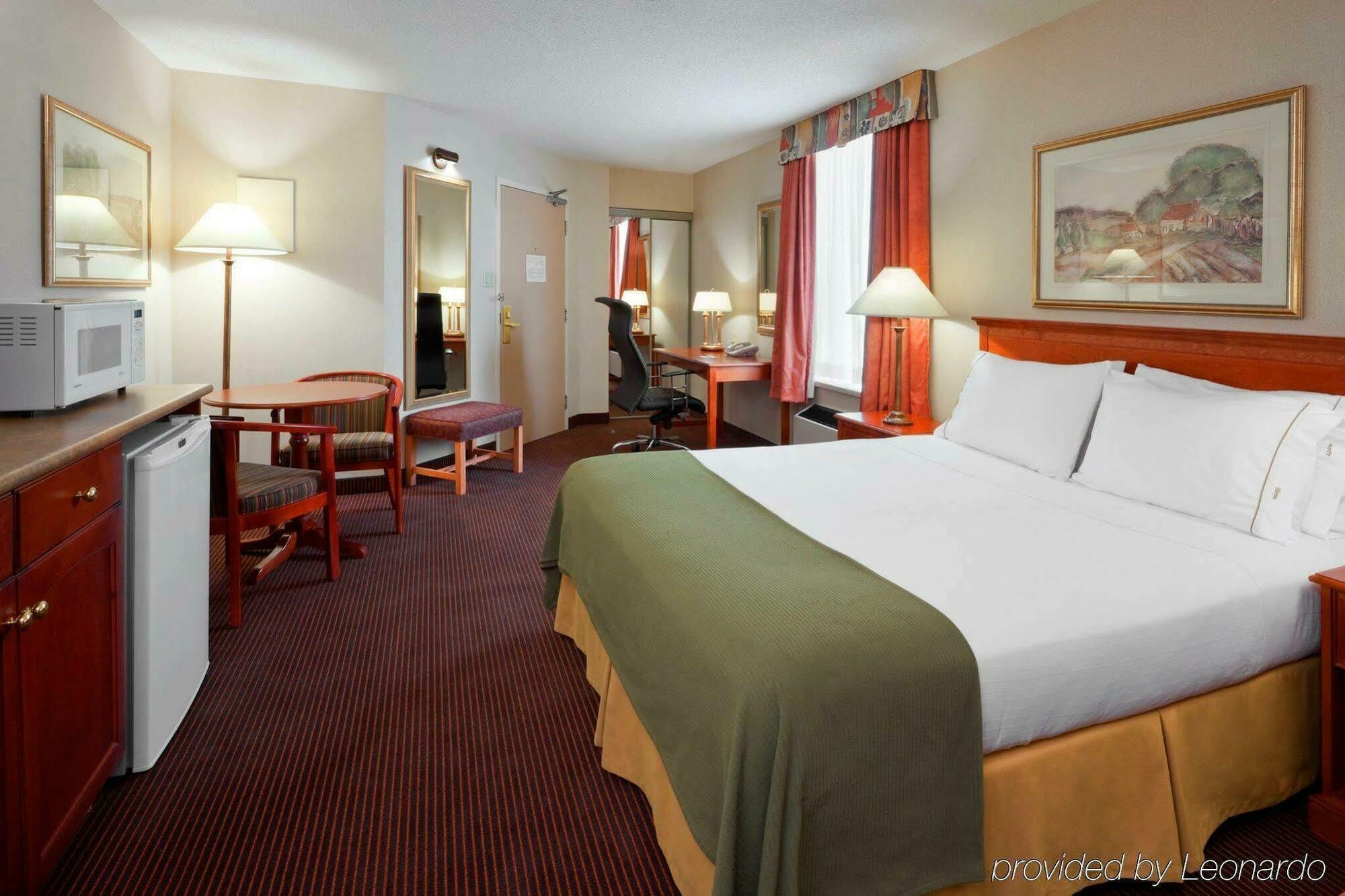 Quality Inn & Suites Regina Downtown Экстерьер фото