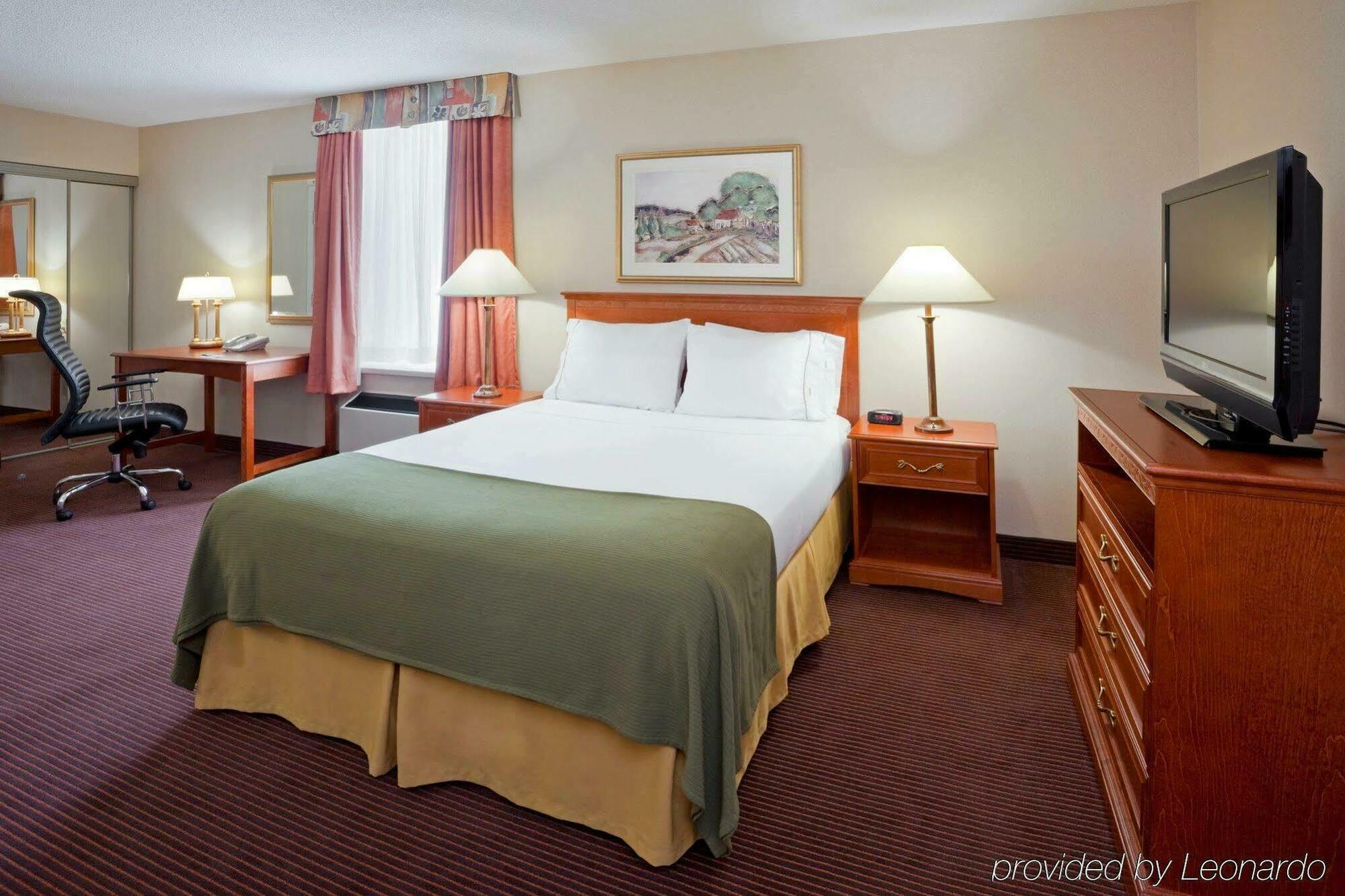 Quality Inn & Suites Regina Downtown Экстерьер фото