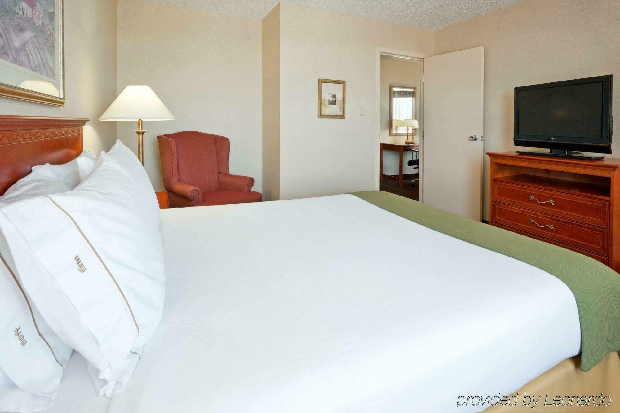 Quality Inn & Suites Regina Downtown Экстерьер фото